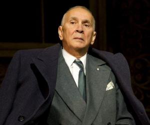 Frank Langella