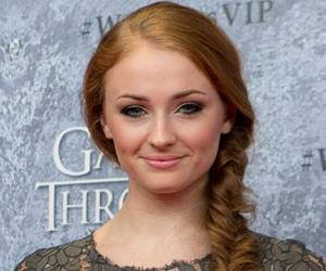 [Image: sophie-turner-1.jpg]